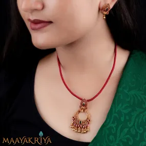 Patra Pendant Set
